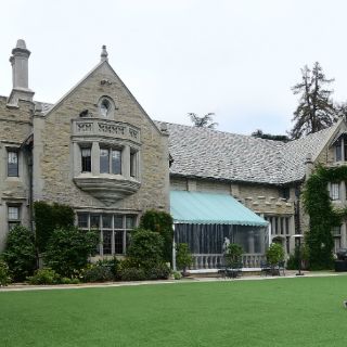 Millonario busca comprar Mansión Playboy