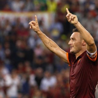 Totti renueva con la Roma para una temporada más