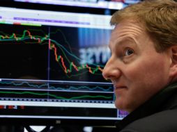 El Dow Jones aumentó 20.96 puntos a 17 mil 941.29 puntos. AP / ARCHIVO