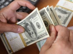 Los precios del crudo muestran alzas durante los últimos días y por lo tanto, hay optimismo en las bolsas y la cotización de monedas. AFP / ARCHIVO