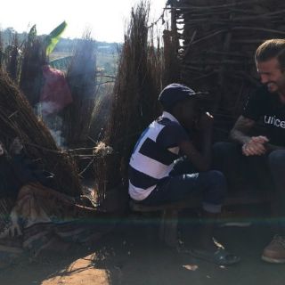 Beckham visita niños afectados por sequía en Suazilandia