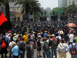 Los docentes regresarán a la esquina de Reforma y Bucareli para buscar avanzar hacia la Segob. SUN / F. Ramírez