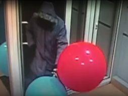 Con dos globos, el hombre logra un gran atraco; el video se hace viral en redes sociales. YOUTUBE / ИнфоRU news