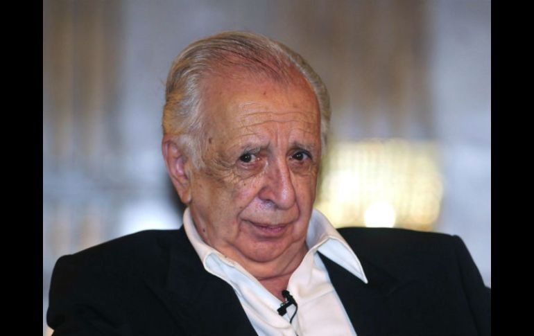 Entre sus logros se encuentra el de ser nombrado miembro de la Academia Mexicana de la Lengua el 11 de marzo de 2010. EFE / ARCHIVO