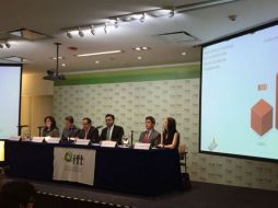 Comisionada del IFT, recuerda que el título de concesión de Telmex prohíbe que la empresa distribuya señales de televisión. TWITTER / @elenaestavillo