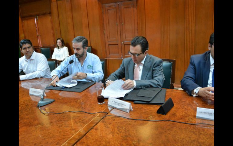 Imagen de la firma de convenio entre el Ayuntamiento de Zapopan y Reforestamos México A.C. ESPECIAL / Ayuntamiento de Zapopan