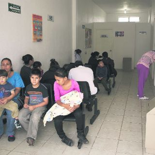 Por desinterés, cancelan contratación de médicos