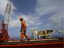 La distribución de energía eléctrica, suministro de agua y de gas por ductos incrementó 3.2% en relación con el igual mes de 2015. AP / ARCHIVO