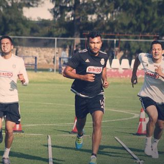 Chivas lleva 30 jugadores a pretemporada