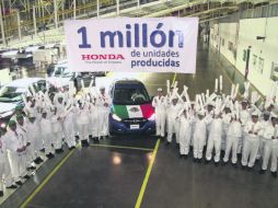 Celebración. De la planta de Celaya salió la unidad “millonaria”, una HR-V, que irá a Alemania. ESPECIAL / Cortesía Honda de México