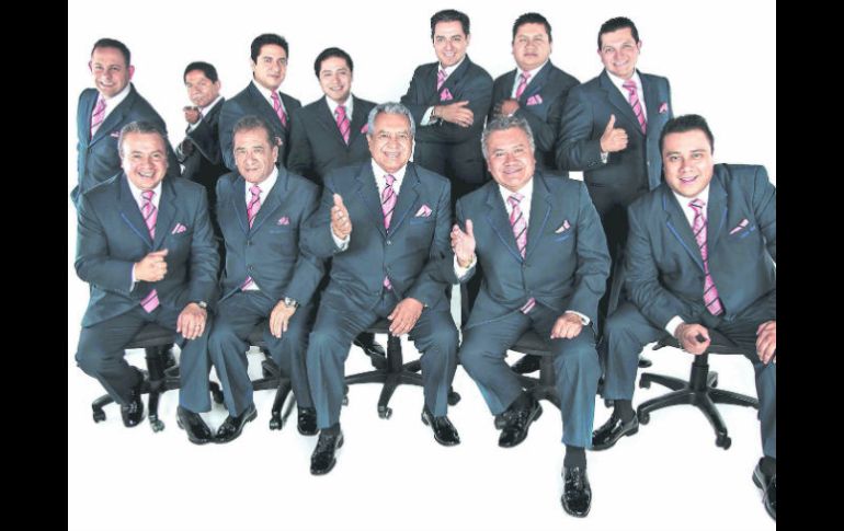 Propuesta. Para celebrar su aniversario, la Única Internacional Sonora Santanera lanzó un disco en el que participan famosos del pop. SUN /