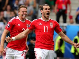El jugador estrella de los ''Dragones Rojos'', Gareth Bale, abre el marcador al minuto 10. EFE / A. Babani