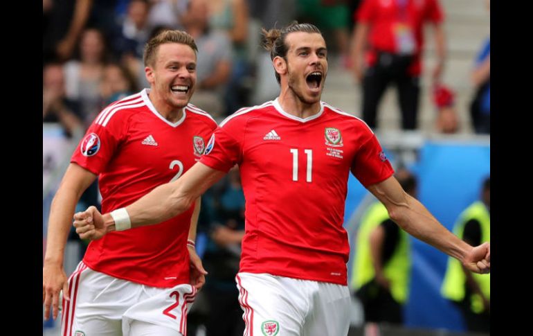 El jugador estrella de los ''Dragones Rojos'', Gareth Bale, abre el marcador al minuto 10. EFE / A. Babani