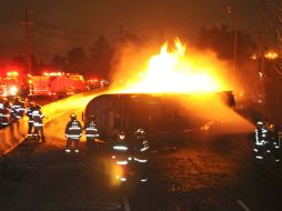 Los peritajes señalan que al parecer la pipa cargada con gasolina se quedó sin frenos. SUN / ARCHIVO