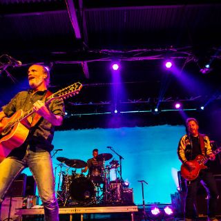 Travis resuena en el Cavaret