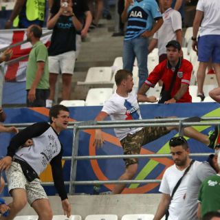 La UEFA amenaza con descalificación a Inglaterra y Rusia