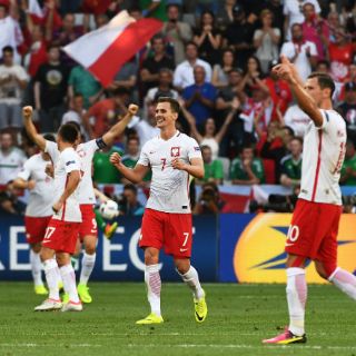 Milik da la victoria a Polonia ante Irlanda del Norte