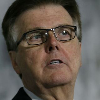 Vicegobernador de Texas borra tuit sobre matanza en Orlando