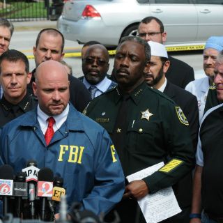 Tirador de Orlando fue investigado por lazos con atacante suicida: FBI