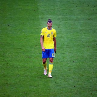 Suecia rescata empate 1-1 con autogol de Irlanda