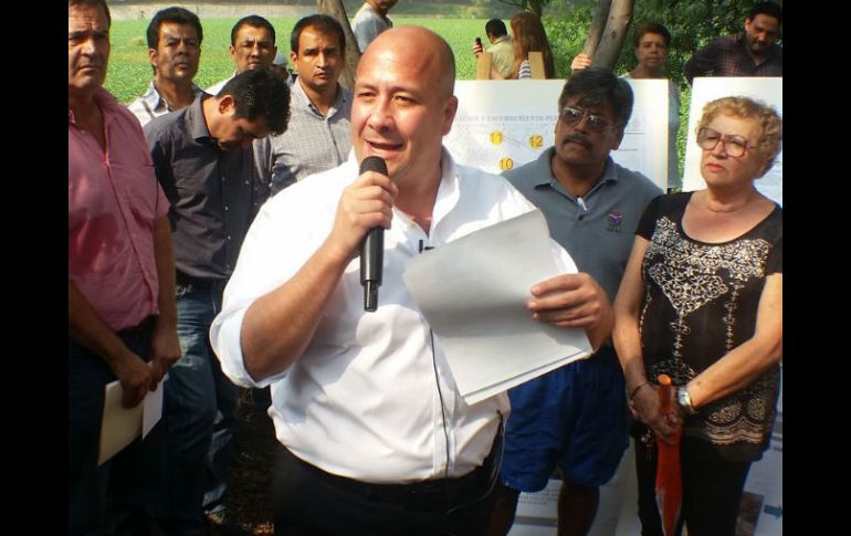 Alfaro explicó que todos los camiones de  Caabsa ya cuentan con un nuevo sistema de GPS. TWITTER / @GuadalajaraGob