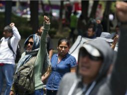Docenas de maestros marcharon en la Ciudad de México para exigir la liberación de sus líderes. AP / N. Wagner