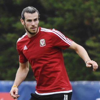 Gales e Inglaterra se enfrentan en histórico partido