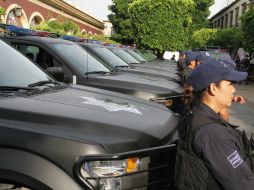 Se entregaron patrullas tipo pick up, bicicletas que usará la Policía Turística y uniformes, cascos, tenis tácticos y bermudas. ESPECIAL / Gobierno de Tlaquepaque