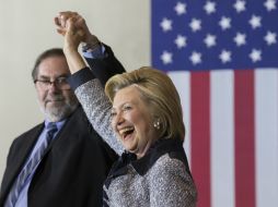 Con su triunfo, Clinton acumula dos mil 223 delegados comprometidos y 581 superdelegados. EFE / M. Reynolds