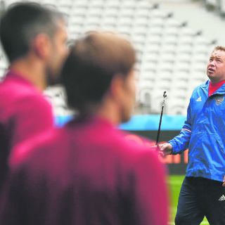 El futbol intenta eclipsar a los violentos