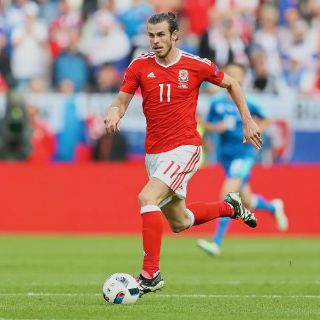 Inglaterra se centra en Gales, atenta a sus aficionados