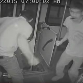 Joven con discapacidad ayuda a conductor a frustrar asalto