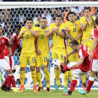 Suiza arranca el empate a Rumania