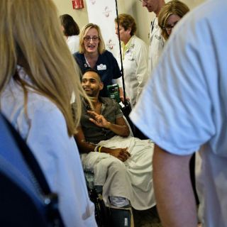 Dan de alta a dos heridos en tiroteo de Orlando