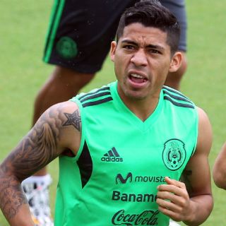 Javier Aquino será baja ante Chile