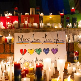 Pastor causa polémica por alegrarse de ataque en Orlando