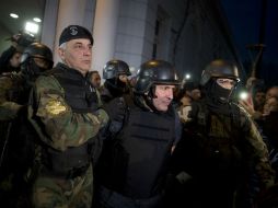 A José López (centro) también le fue decomisado un fusil calibre .22. AP / N. Pisarenko