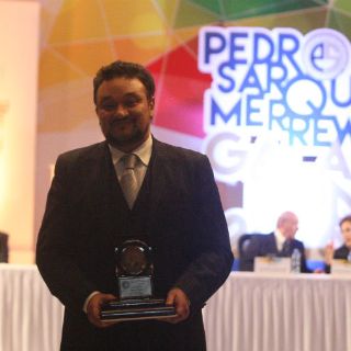 Entregan los premios Pedro Sarquís Merrewe