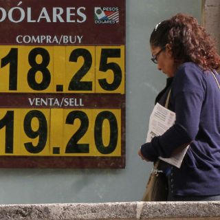 Pega alza del dólar a empresas mexicanas