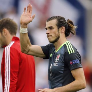 Inglaterra vence a Gales con gol de último minuto