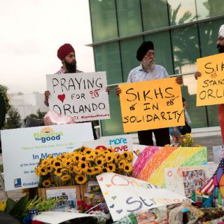 Musulmanes, solidarios con gays tras matanza en Orlando