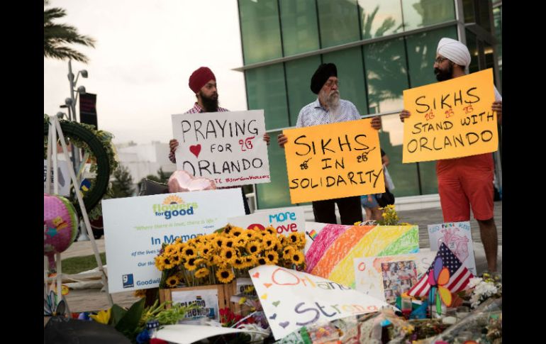 Integrantes de diversos grupos se han manifestado por el horror desatado tras el tiroteo en EU. AFP / D. Angerer