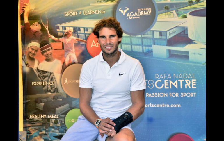El tío y entrenador de Rafa dijo en rueda de prensa que su recuperación va por buen camino. EFE /