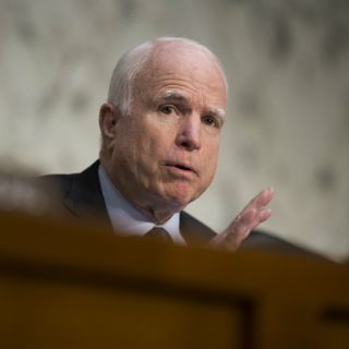 Obama es 'responsable directo' de masacre en Orlando: McCain