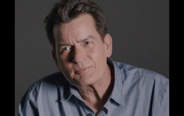 Charlie Sheen desea que se hable más sobre la importancia del uso del preservativo para evitar una ETS y embarazos no deseados. TWITTER / @LELO_ES