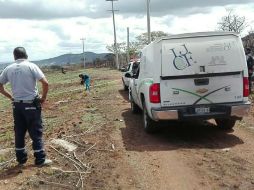 Los peritos llegaron al lugar para el levantamiento de los restos y en la búsqueda de indicios. ESPECIAL /