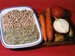 Las frutas, vegetales, granos enteros, frijoles, nueces y semillas tienen mucha fibra y son completamente saludables. EL INFORMADOR / ARCHIVO