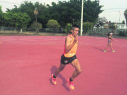 Jonathan Díaz entrena fuerte para conseguir una medalla en España. ESPECIAL /