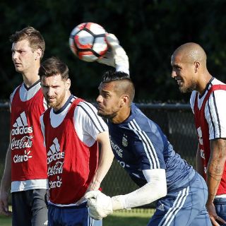 Argentina busca el boleto a semifinales ante Venezuela