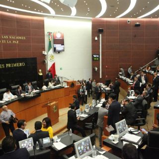 Zambrano pide a Peña Nieto vetar Ley 3 de 3